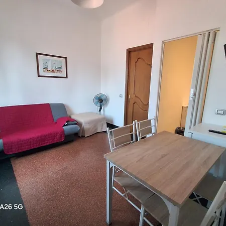 La Lanterna Di Angelo Rent And Free Parking On The Street Front Gasthuis