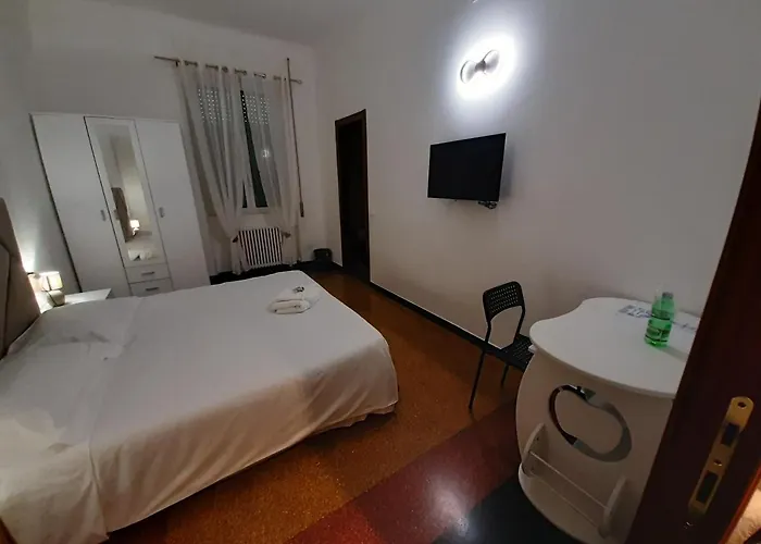 La Lanterna Di Angelo Rent And Free Parking On The Street Front بيت ضيافة