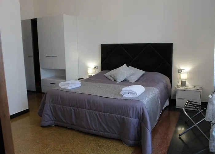بيت ضيافة La Lanterna Di Angelo Rent And Free Parking On The Street Front جنوة