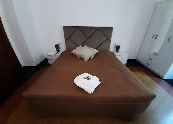 La Lanterna Di Angelo Rent And Free Parking On The Street Front 3*
